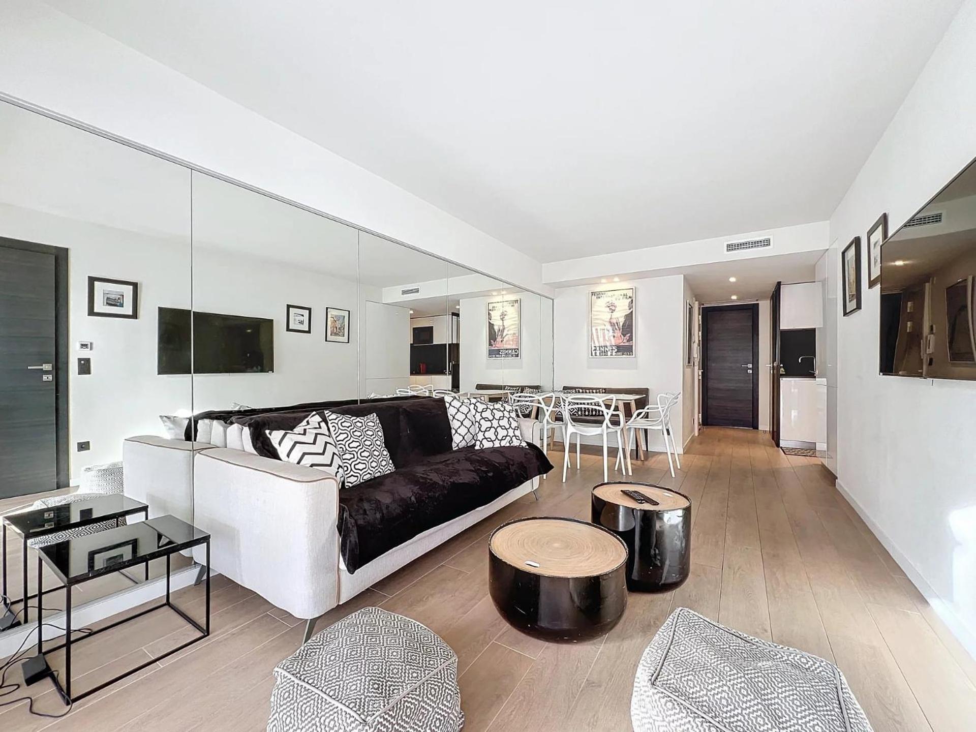 3P Between Croisette Beaches And Antibes Street Cannes Exterior photo