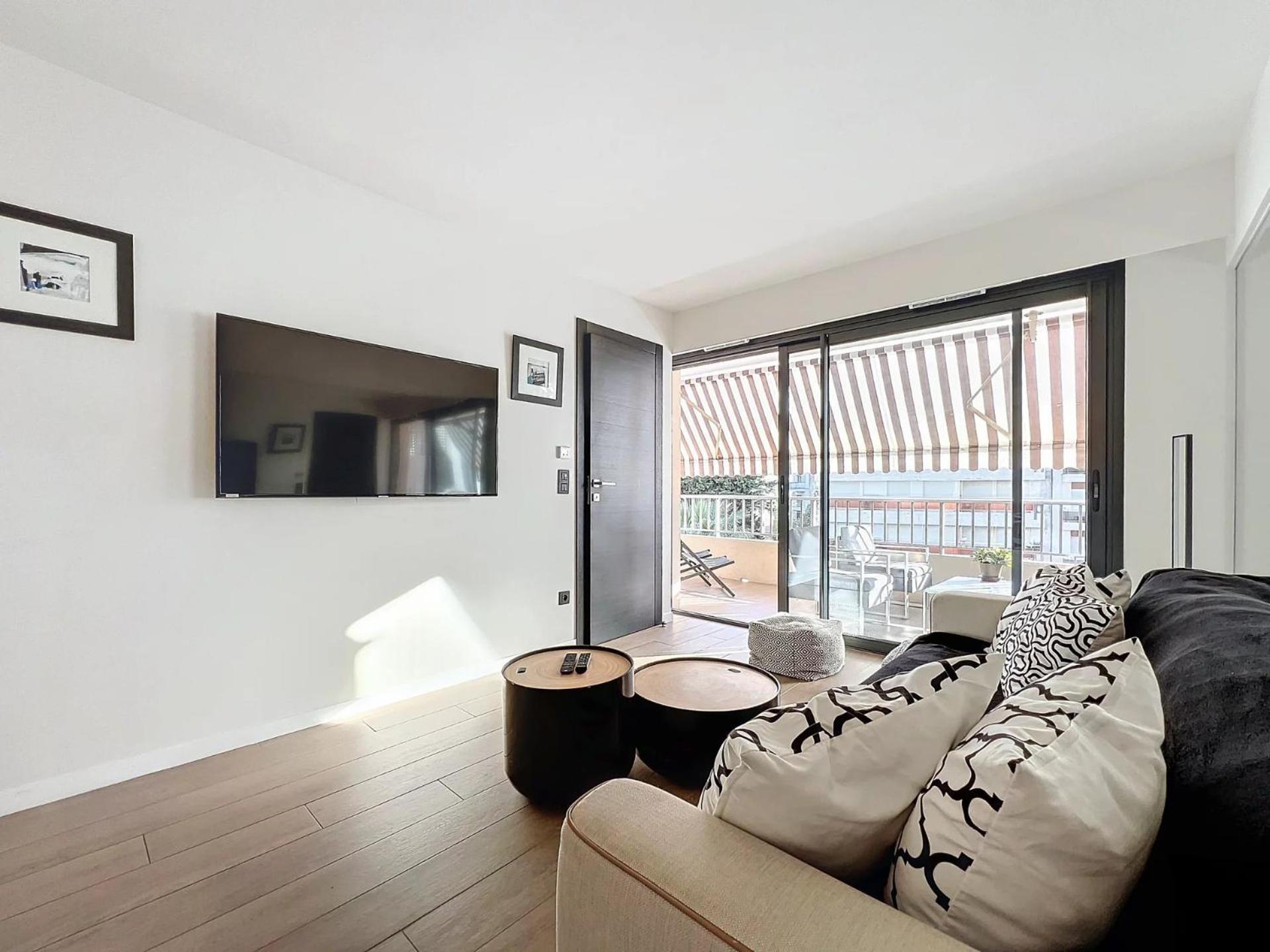 3P Between Croisette Beaches And Antibes Street Cannes Exterior photo